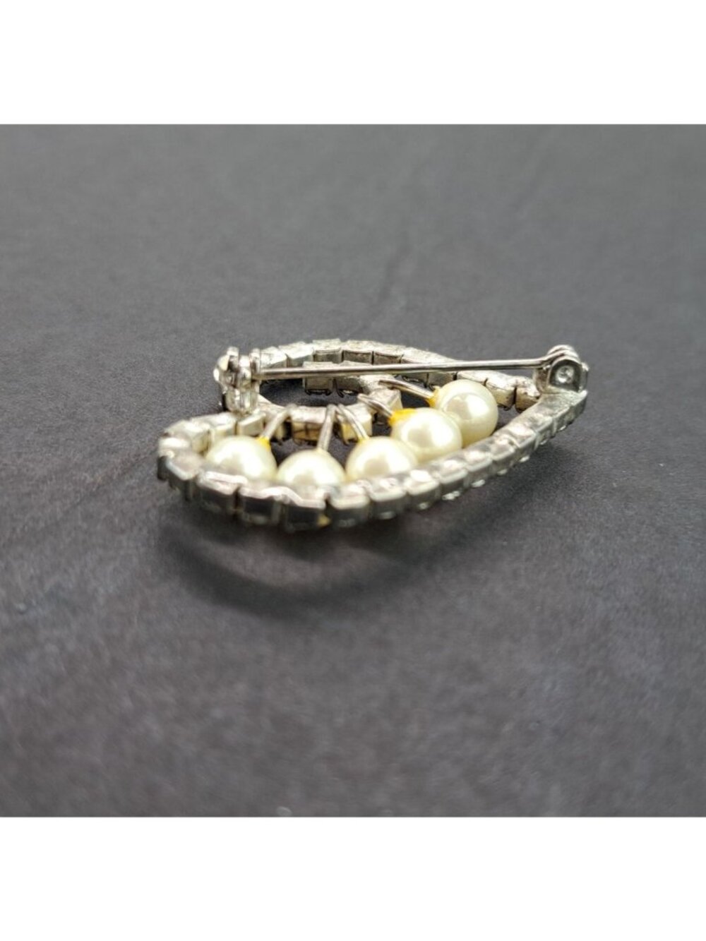 Vintage Heart-Shaped Rhinestone Faux Pearl Pin Brooch Silver-Tone Metal Jewelry - Picture 3 of 5